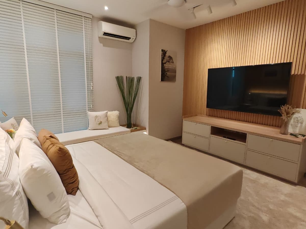 Urban Contemporary 4-Bedroom Condominium — image 3