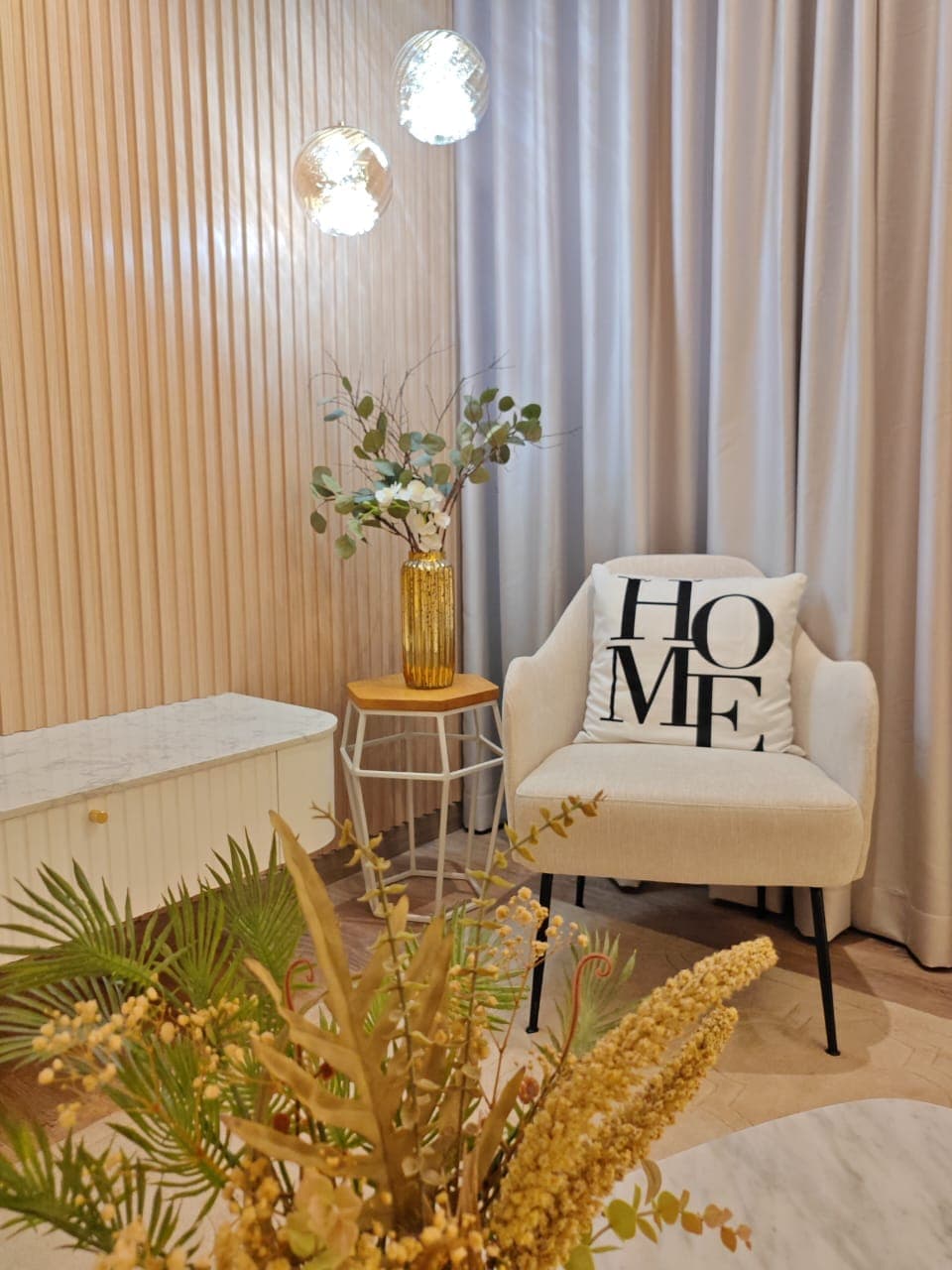 Urban Contemporary 4-Bedroom Condominium — image 5